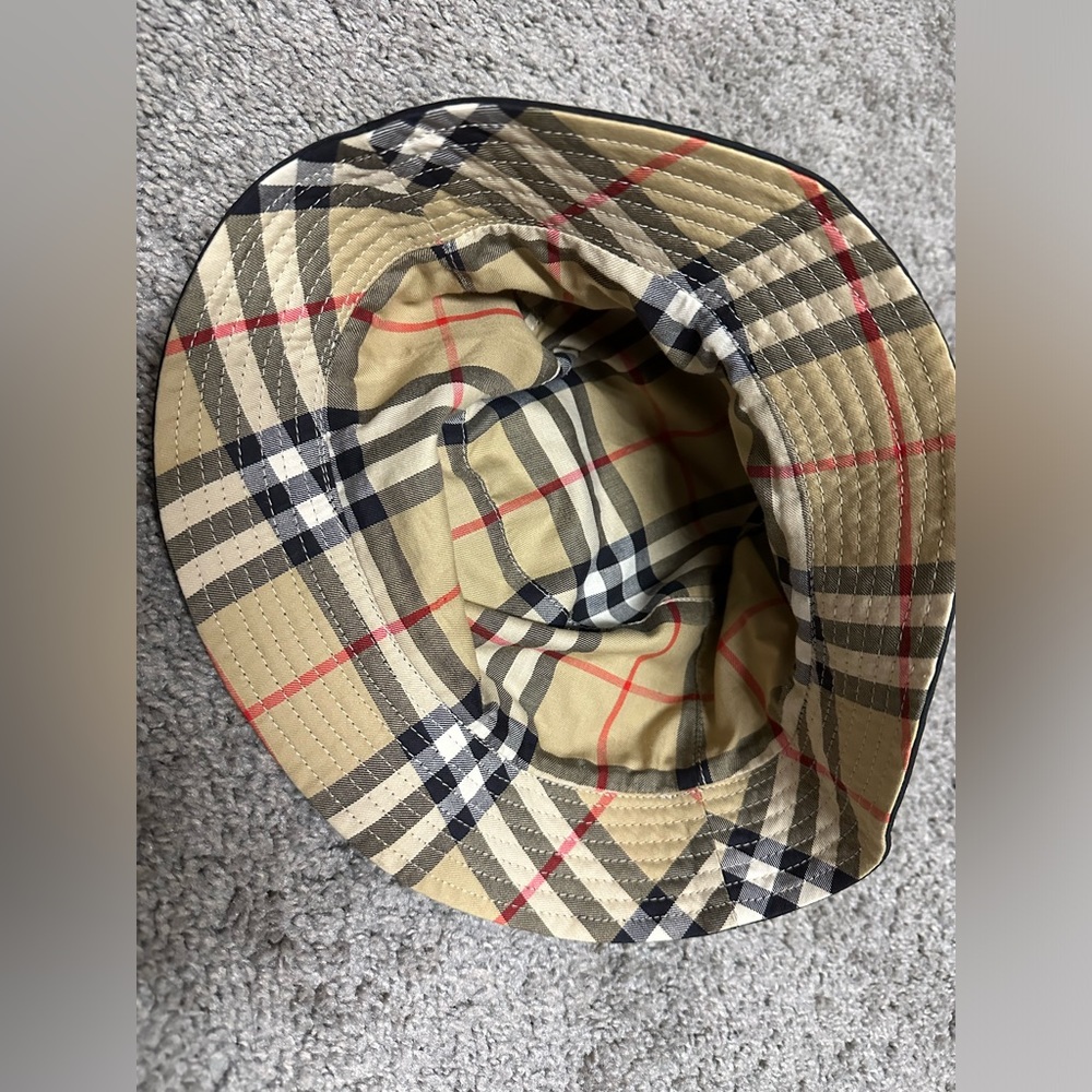 Authentic Burberry hat - Picture 2 of 4